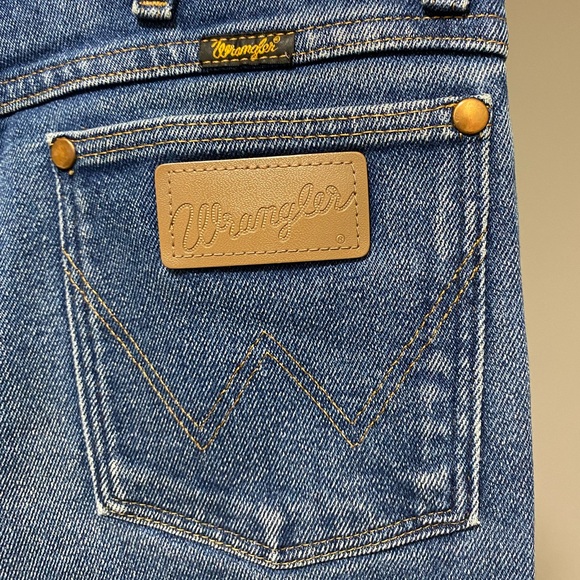 Wrangler Straight Leg Jeans Medium Wash Blue - Picture 7 of 10